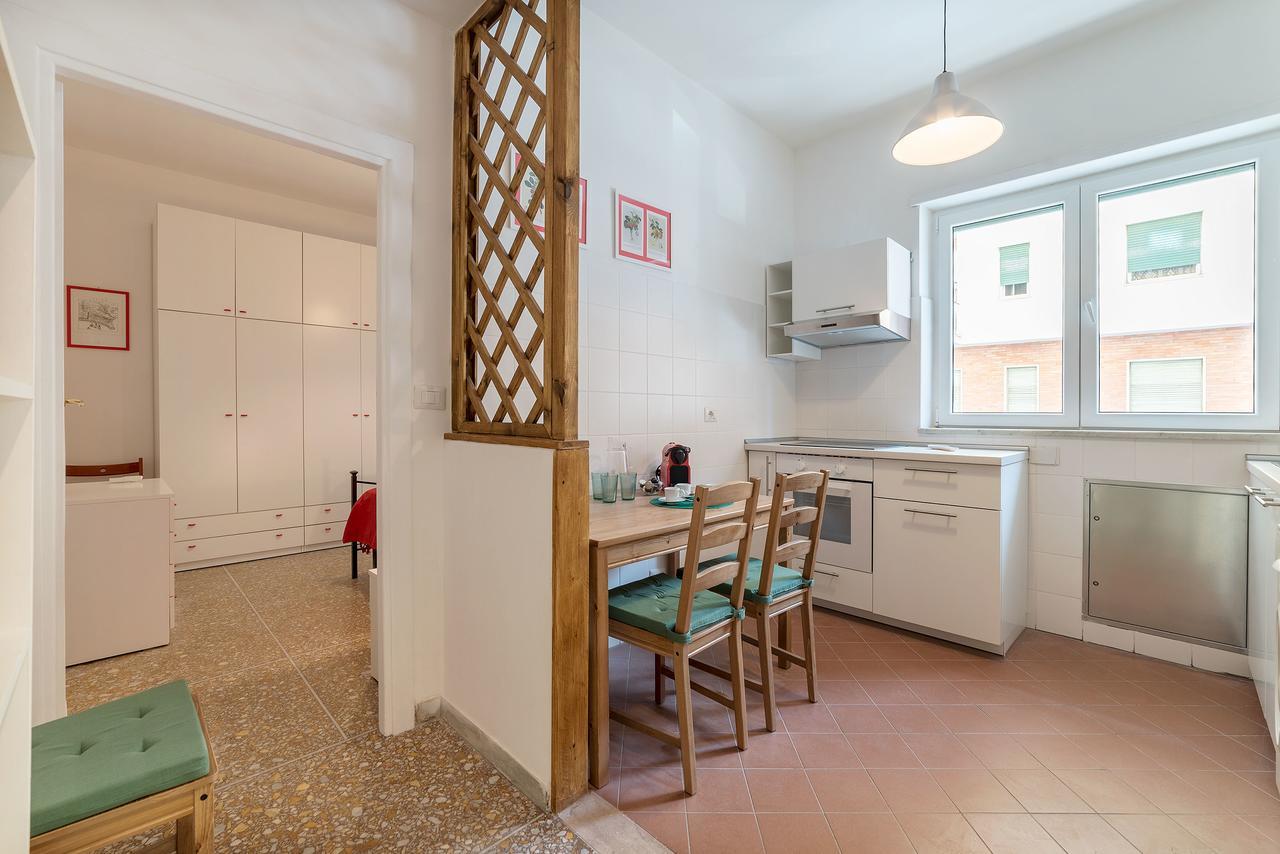 Red & White Vatican Apartment ローマ エクステリア 写真